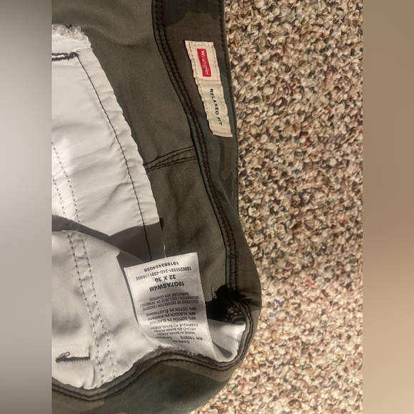 Men’s wrangler cargo army pants - Picture 3 of 3